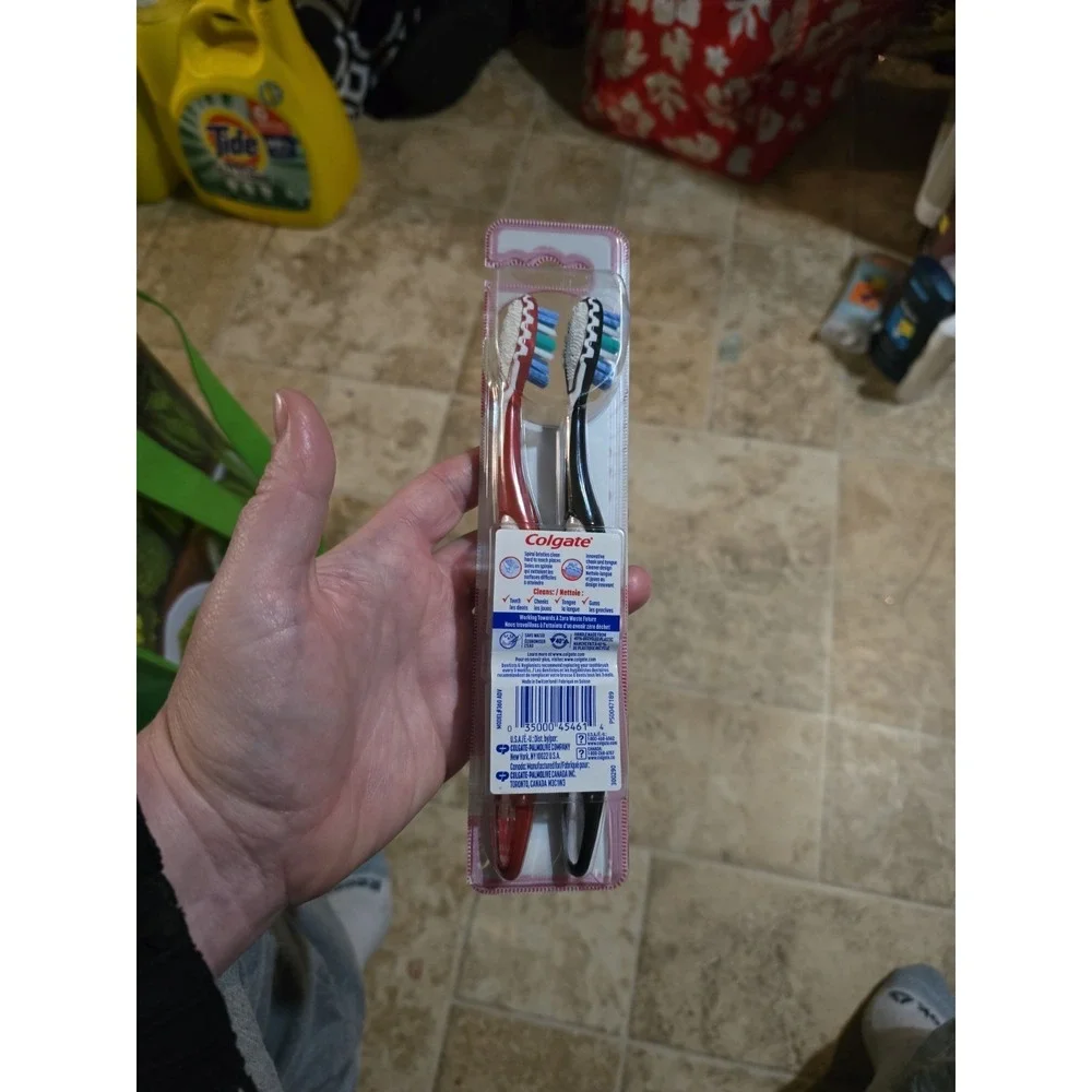Colgate 360 Advanced Optic White Toothbrush Soft 2 Count Pack Package Damage New